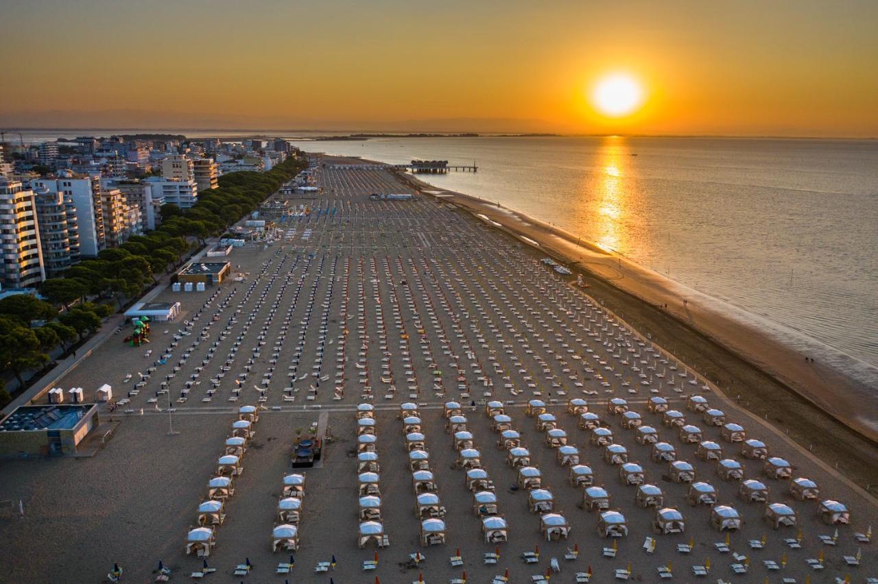 Appartamenti Dal Moro Lignano Sabbiadoro Exterior photo